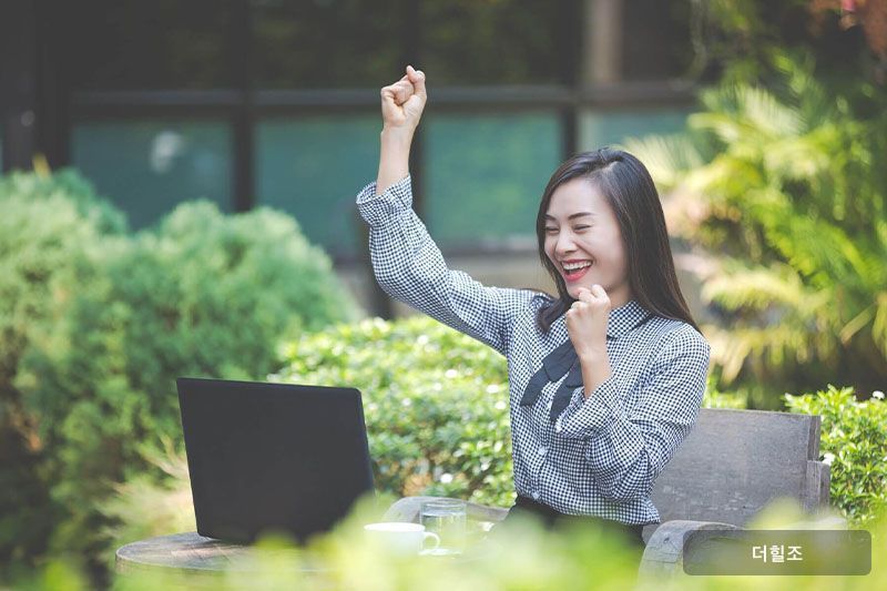 청년도약계좌는 청년 가입자가 매달 70만 원 한도에서 자유롭게 돈을 부으면 정부가 월 최대 2만4000원을 붙여주는 금융 상품이다.